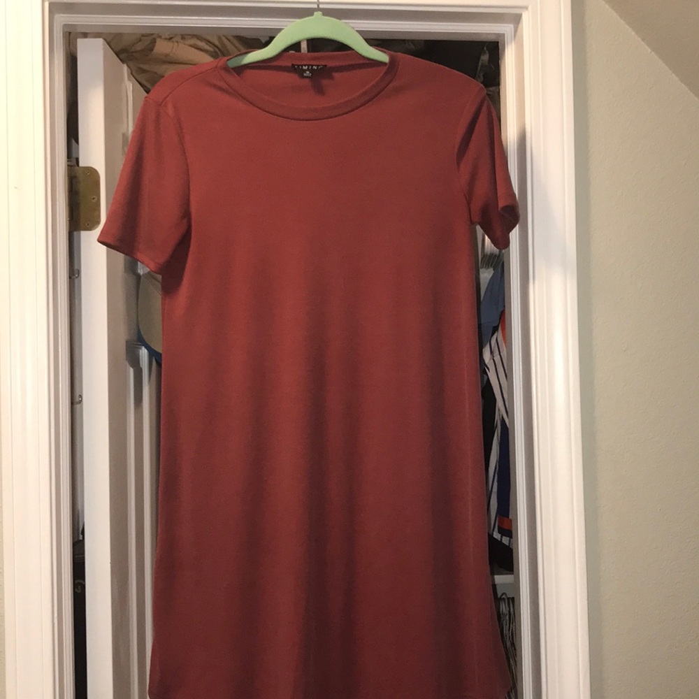 Women’s burgundy T-shirt style dress